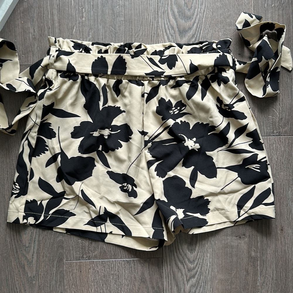 Floral high waisted shorts - Picture 2 of 5